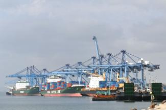 picture-alliance/Photoshot East Africa’s largest port Mombasa in Kenya serves as an important logistic hub for the entire region, including the landlocked countries of Uganda, South Sudan, Rwanda and Burundi.
