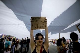 Junge Menschen machen politischen Einfluss geltend. Auch in São Paulo gehen sie im Rahmen der Fridays-for-Future-Proteste auf die Straße.