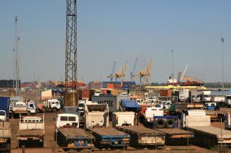 Mosambik exportiert hauptsächlich Rohstoffe: Hafen von Maputo.