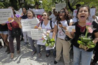 Demonstration für die Freilassung von 17 Frauen, die Fehlgeburten erlitten hatten, aber wegen angeblicher Abtreibungen zu langjährigen Haftstrafen verurteilt worden waren, und die Legalisierung von Abtreibung in El Salvador 2014.