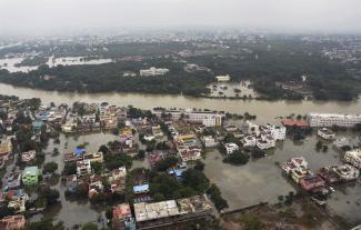Atul Yadav/picture-allianace/AP Photo Too much water – flooded neighbourhood in December 2015.