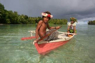 Ton Koene/Lineair Paradies in Gefahr: Die Pazifikinsel Tuvalu droht bei einem Anstieg des Meeresspiegels im Wasser zu verschwinden.