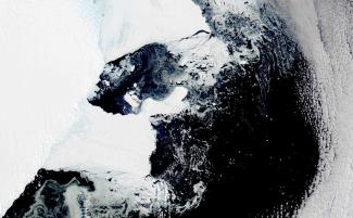picture alliance / ASSOCIATED PRESS This satellite image shows a collapsed ice shelf the size of New York City in East Antarctica in March 2022. The area had long been believed to be stable.