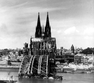 Köln in Trümmern nach  dem Zweiten Weltkrieg.