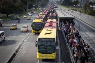 Pino Vargas/picture-allicance/Detomix The TransMilenio in Bogotá carries around 2 million passengers a day.