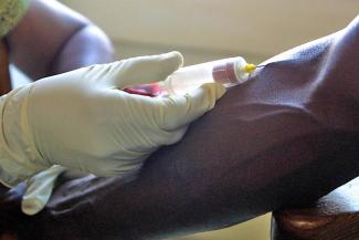 Blutabnahme zum HIV-Test in Cotonou.