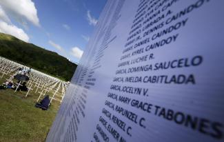Namensliste eines Massengrabs von 3000 Taifun-Opfern in Tacloban.