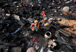 Slumbewohner, die 2014 durch einen Brand in Kathmandu obdachlos wurden.