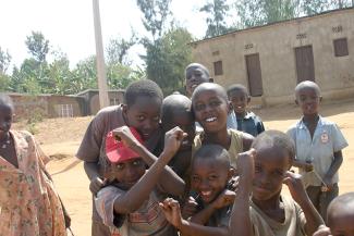 In Afrika, wie hier in Ruanda, gelten viele Kinder als Zeichen von Reichtum.