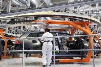 In der Automobil­industrie kommen viele Roboter zum Einsatz. VW-Werk im mexikanischen Puebla.
