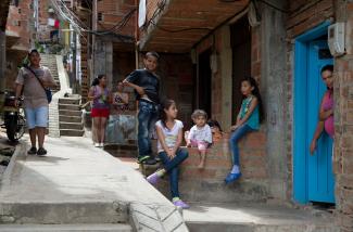 Kolumbien hat nationale Klimabeiträge mit explizitem Bezug auf urbane Räume benannt. Straßenszene aus Medellín.