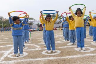 picture-alliance/imageBROKER Preschool kids at a private school in New Delhi.