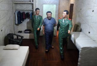 Rain/EPA /picture-alliance An installation by Ai Weiwei that tackles the Chinese artist’s prison experience