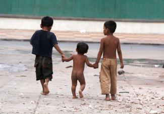 Straßenkinder in Phnom Penh.