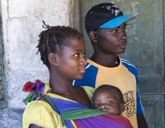 Junge Familie in Mosambik.