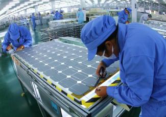 Es kommt darauf an, was ein Land exportiert, damit es wächst: Produktion von Solarpanels in der ostchinesischen Provinz Jiangsu.