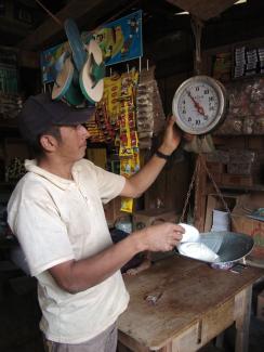 Depending on local customers: rural retailer in Honduras.