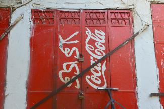 Zuckerhaltige Getränke steigern das Diabetes-Risiko: Coca-Cola-Werbung in Marokko.