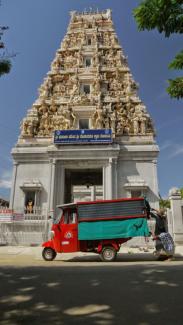 Solar-powered e-rickshaws are still the exception in India.