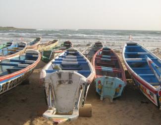 Traditionelle senegalesische Fischerboote.
