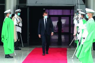 Pursuing geostrategic interests, western powers are still involved in former colonies’ politics: Emmanuel Macron arriving in Nouakchott, the Mauritanian capital, in June 2020 to attend a meeting of the regional organisation G5 Sahel.